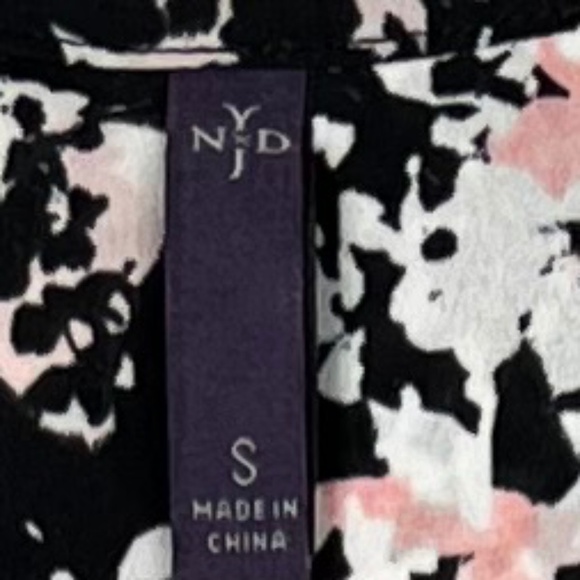 NYJD, Size: S, Pink/Black/white, Floral Motif, Silky and Loose Style Blouse 👚 - Picture 3 of 11
